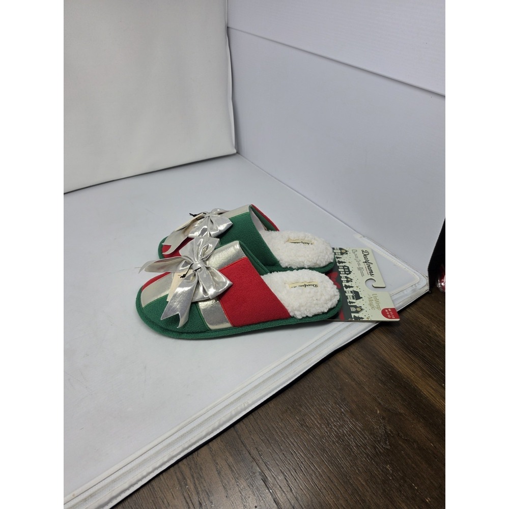 Dearfoams Unisex Holiday Gift Bow Novelty Christmas Slippers Green